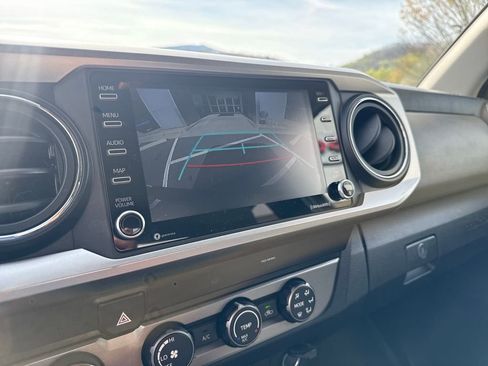 Used 2022 Toyota Tacoma SR5 AWD/4WD image 24