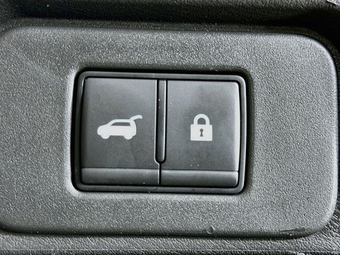 Used 2025 Nissan Rogue SV AWD/4WD image 29