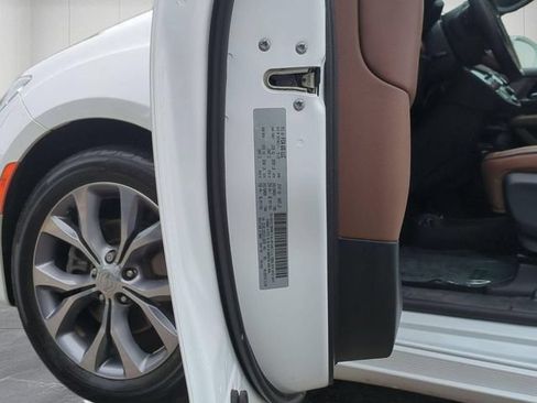 Used 2020 Chrysler Pacifica Limited w/ Tire & Wheel Group FWD image 35