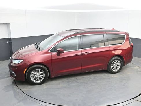 Used 2021 Chrysler Pacifica Touring w/ Cold Weather Group FWD image 35