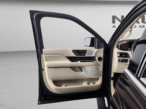 Used 2021 Lincoln Navigator L Reserve image 11