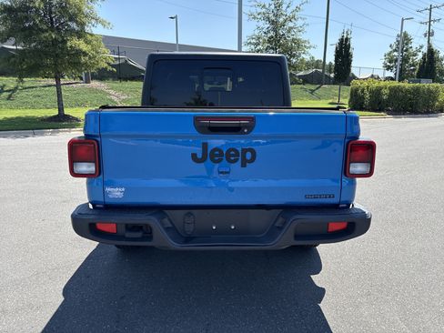 Used 2021 Jeep Gladiator Sport AWD/4WD image 8