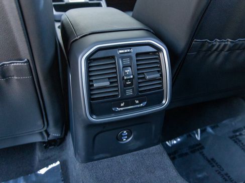 Certified 2025 Porsche Macan image 41