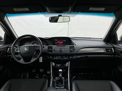 Used 2017 Honda Accord Sport image 27
