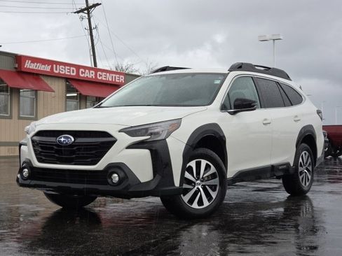 Used 2024 Subaru Outback Premium image 2