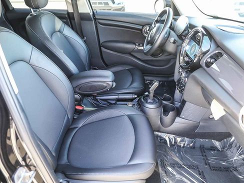 Used 2022 MINI Cooper 4-Door Hardtop image 16