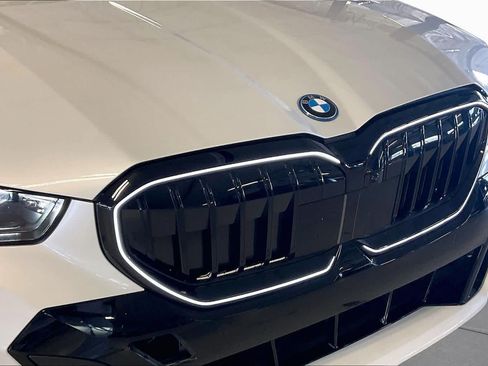 Certified 2026 BMW 550e xDrive w/ Executive Package AWD/4WD image 29