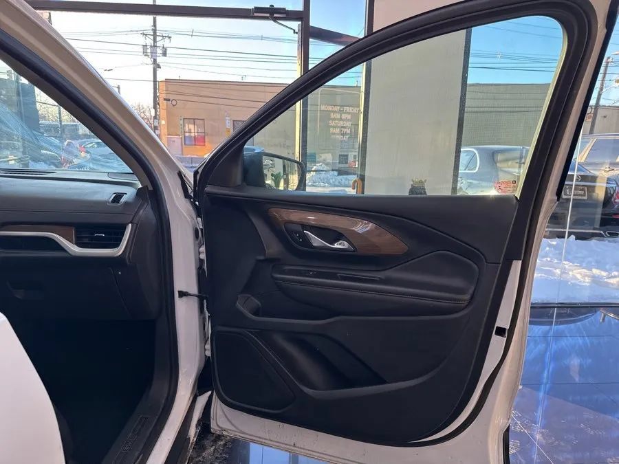 Used 2020 GMC Terrain SLE w/ Driver Convenience Package FWD image 21