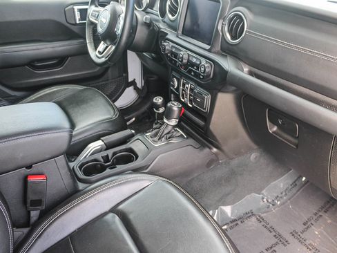 Used 2022 Jeep Wrangler Unlimited Sahara image 17