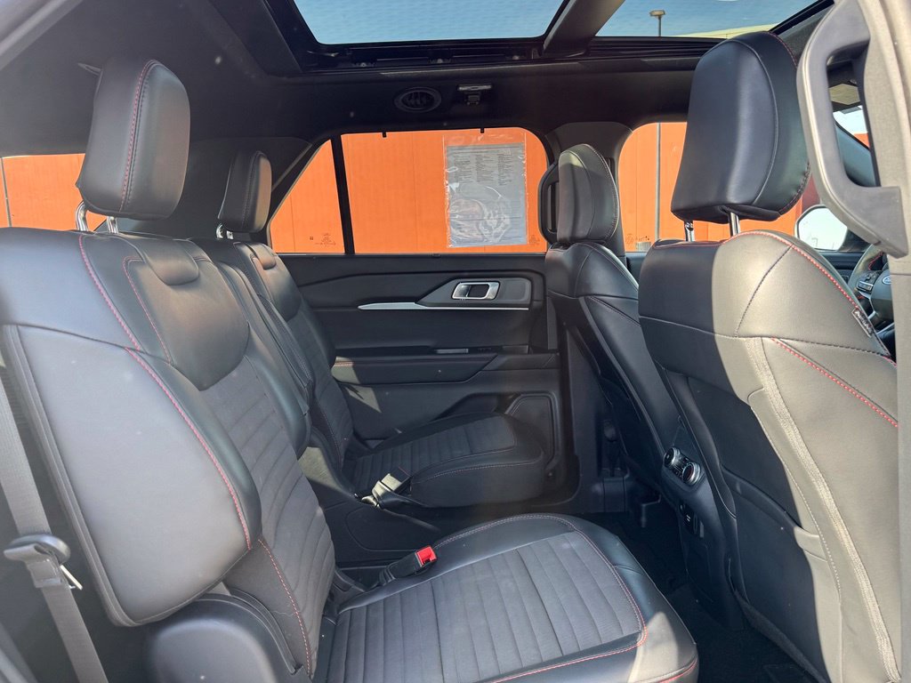Used 2025 Ford Explorer ST-Line w/ Premium Package AWD/4WD image 33