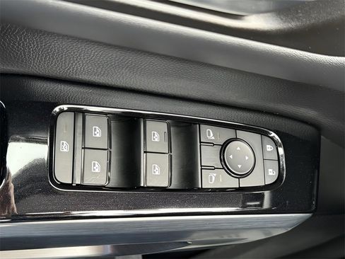 Used 2024 Nissan Pathfinder SL image 25