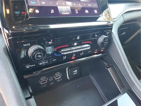 Certified 2023 Jeep Grand Cherokee L Laredo image 21