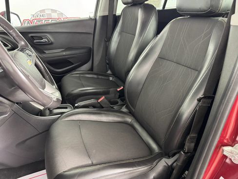 Used 2020 Chevrolet Trax LT w/ LT Convenience Package FWD image 32