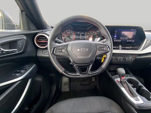 Used 2025 Chevrolet Trax RS w/ Sunroof Package FWD image 6