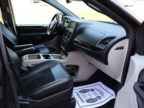 Used 2018 Dodge Grand Caravan SXT FWD image 30