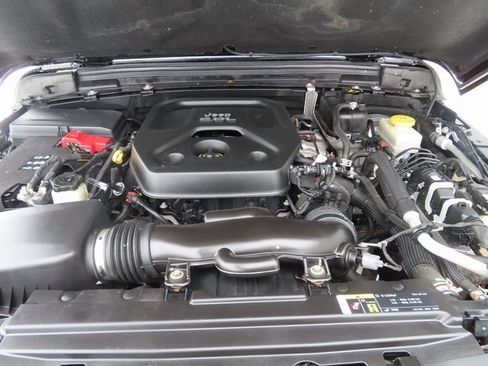 Used 2020 Jeep Wrangler Unlimited Sahara w/ Cold Weather Group image 11