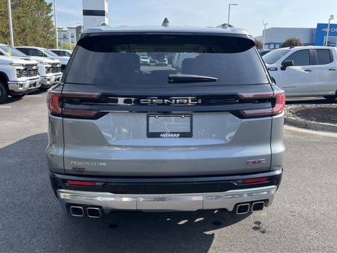 Used 2025 GMC Acadia Denali w/ Super Cruise Package FWD image 9
