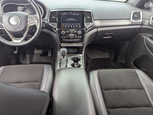 Used 2020 Jeep Grand Cherokee Altitude image 25