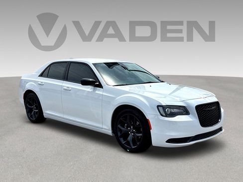 Used 2021 Chrysler 300 Touring w/ Sport Appearance Package RWD image 1