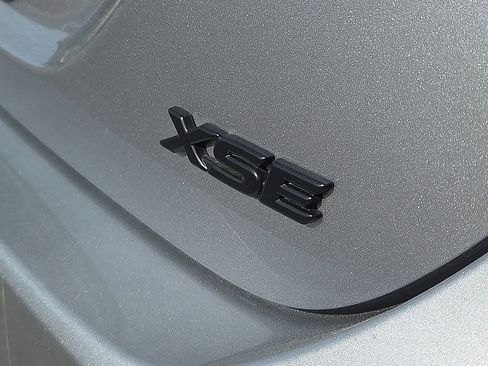 Used 2020 Toyota Camry XSE image 8