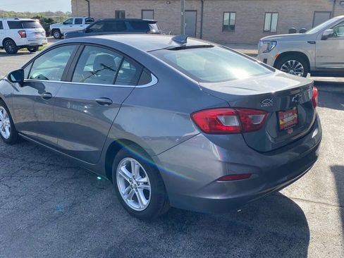 Used 2018 Chevrolet Cruze LT FWD image 4