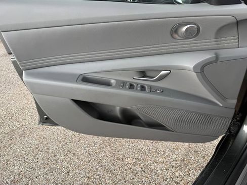 Used 2025 Hyundai Elantra Sport FWD image 21