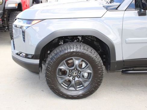 Certified 2025 Lexus GX 550 w/ Accessory Package (32) AWD/4WD image 4