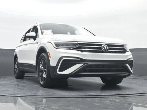 Used 2022 Volkswagen Tiguan SE image 64