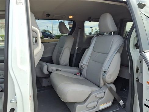Used 2020 Toyota Sienna image 17