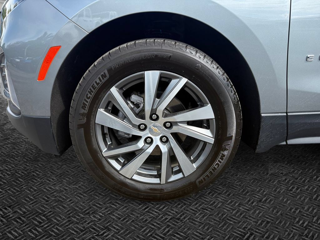 Used 2024 Chevrolet Equinox LT w/ LPO, Floor Liner Package AWD/4WD image 11