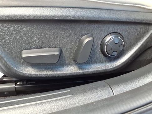 Used 2025 Genesis G70 2.5T RWD image 25
