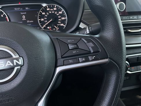 Used 2025 Nissan Altima 2.5 SV FWD image 30