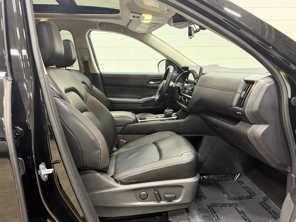 Used 2023 Nissan Pathfinder SL w/ SL Premium Package AWD/4WD image 38