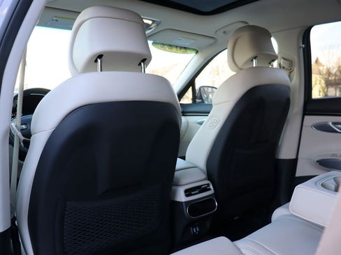 Used 2022 Genesis GV70 2.5T w/ Select Package image 13