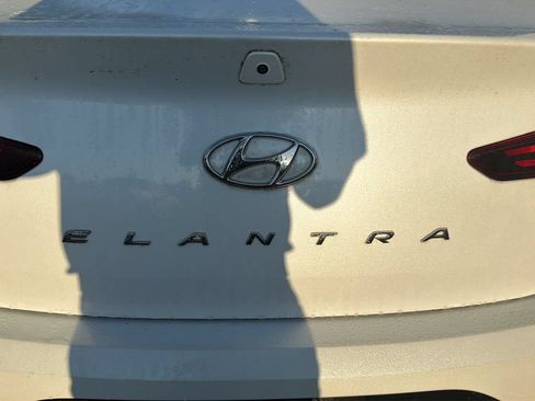 Used 2020 Hyundai Elantra SEL FWD image 15