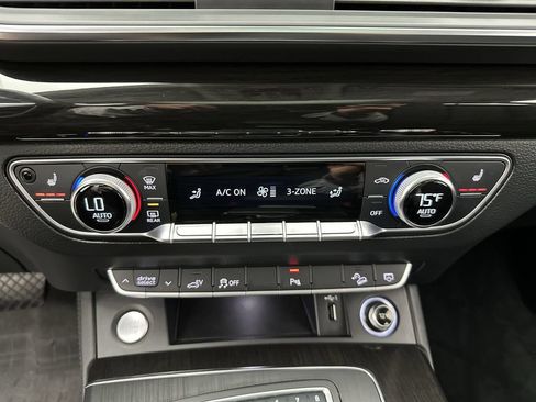 Used 2020 Audi Q5 e Premium Plus w/ Premium Plus Package AWD/4WD image 19