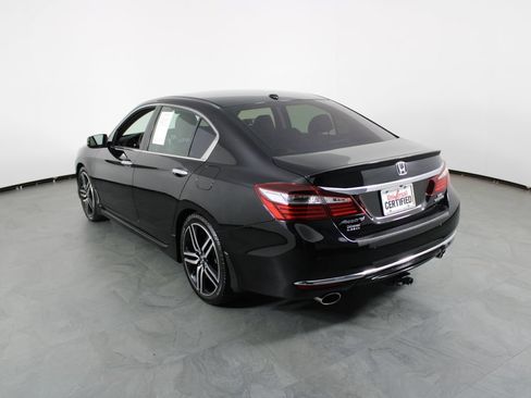Used 2017 Honda Accord Touring image 15