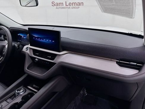 Used 2025 Ford Explorer Active w/ Active Comfort Package image 30