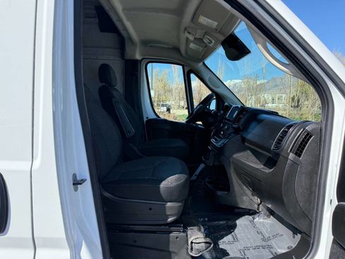 Used 2024 RAM ProMaster 2500 w/ Convenience Group FWD image 17
