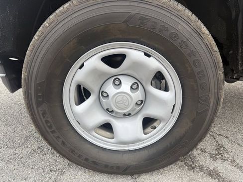 Used 2021 Toyota Tacoma SR image 9