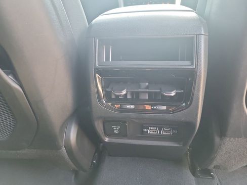 Used 2024 Jeep Grand Cherokee Altitude image 28