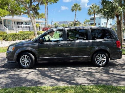 Used 2019 Dodge Grand Caravan SXT FWD image 2