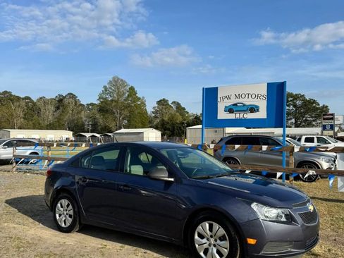 Used 2014 Chevrolet Cruze LS image 1