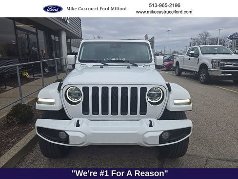 Used 2022 Jeep Wrangler Unlimited Sahara image 2