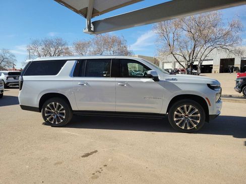 New 2026 Chevrolet Suburban High Country image 9