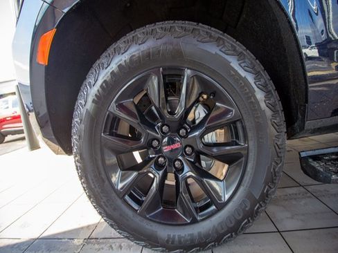 Used 2024 GMC Yukon AT4 w/ AT4 Premium Package image 24