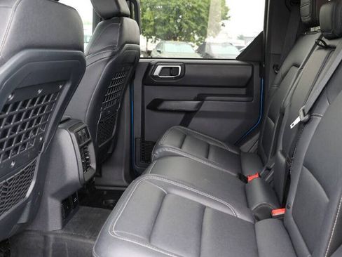 Used 2025 Ford Bronco Badlands AWD/4WD image 17