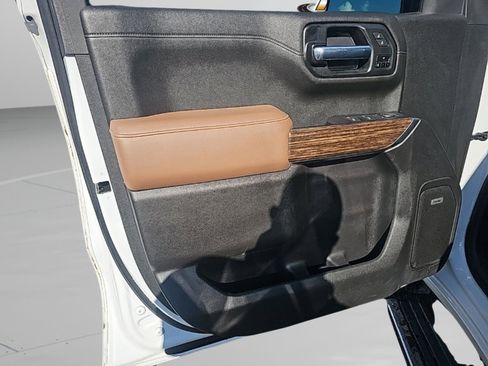 Used 2020 Chevrolet Silverado 1500 High Country w/ Technology Package image 19