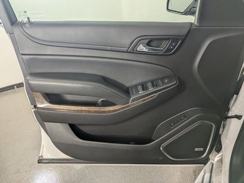 Used 2016 Chevrolet Suburban LT w/ Luxury Package image 9