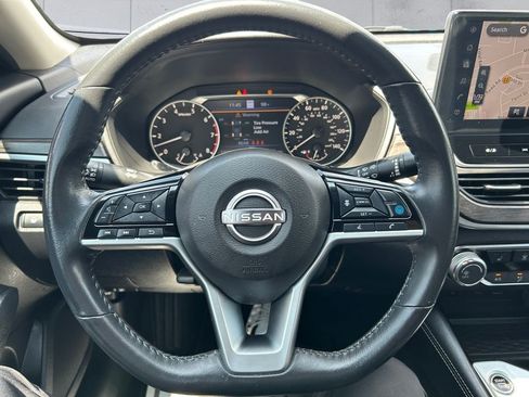 Used 2024 Nissan Altima 2.5 SV w/ SV Premium Package AWD/4WD image 9